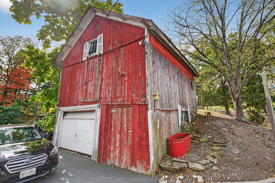 More Photos Of 65 Four Corners Rd, Warwick Specialty For Sale