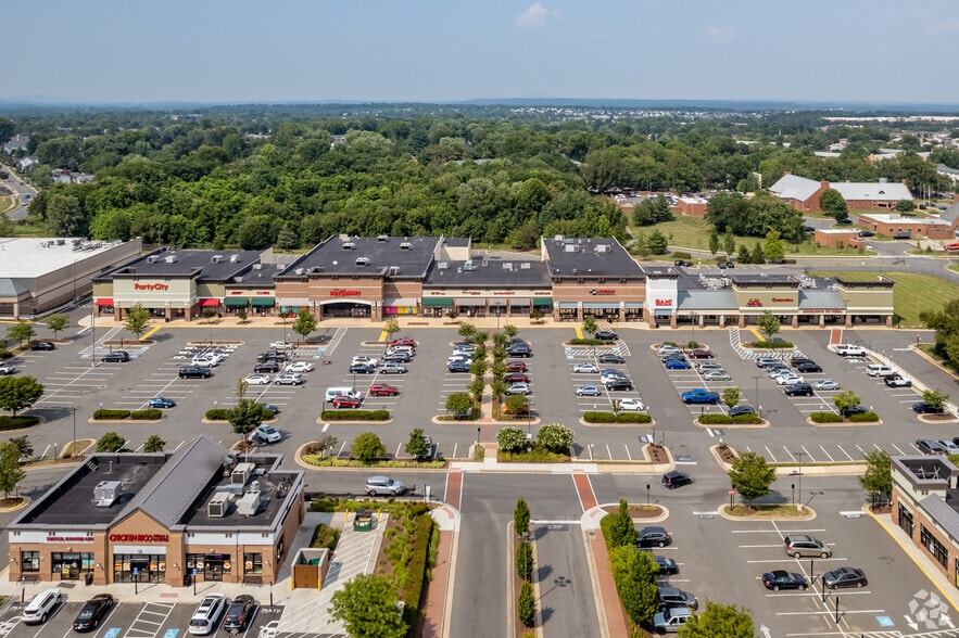 More Photos Of 510-550 E Market St, Leesburg Unknown For Lease