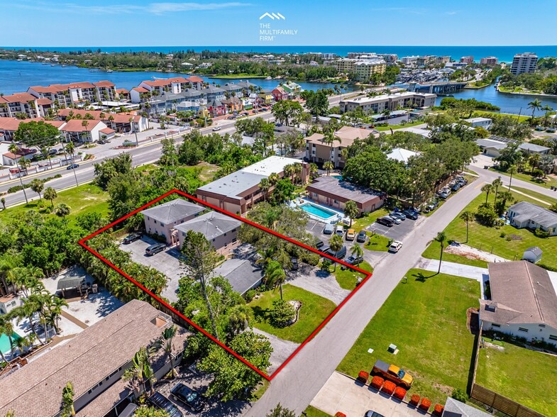 More Photos Of 1630 Redwood St, Sarasota Apartments For Sale
