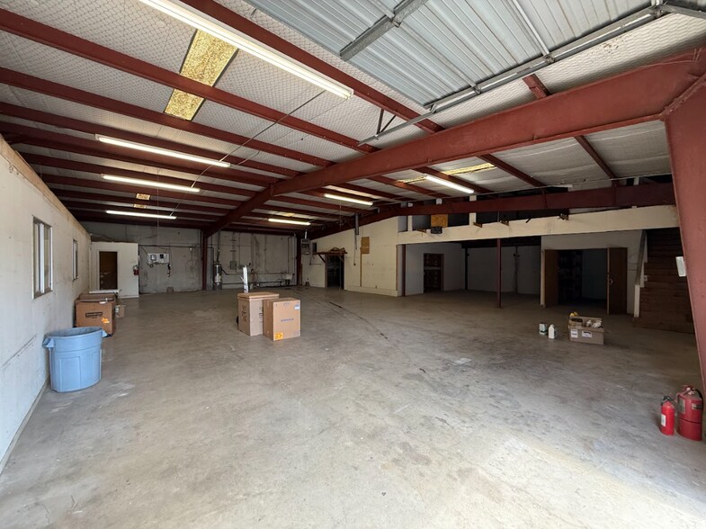 More Photos Of 6733 Burnet Ln, Austin Flex For Lease