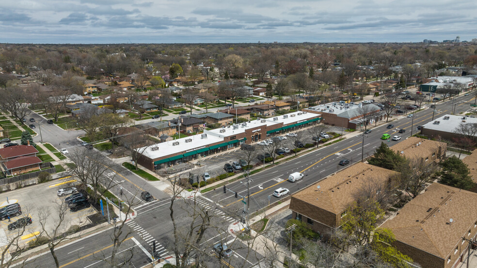 Primary Photo Of 4124-4150 Dempster St, Skokie General Retail For Sale