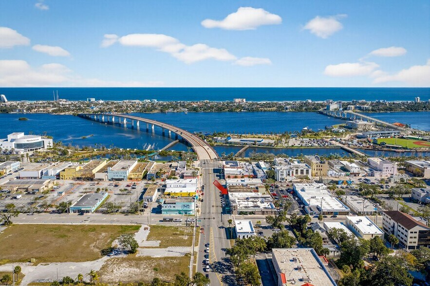 More Photos Of 141 W International Speedway Blvd, Daytona Beach Storefront For Sale