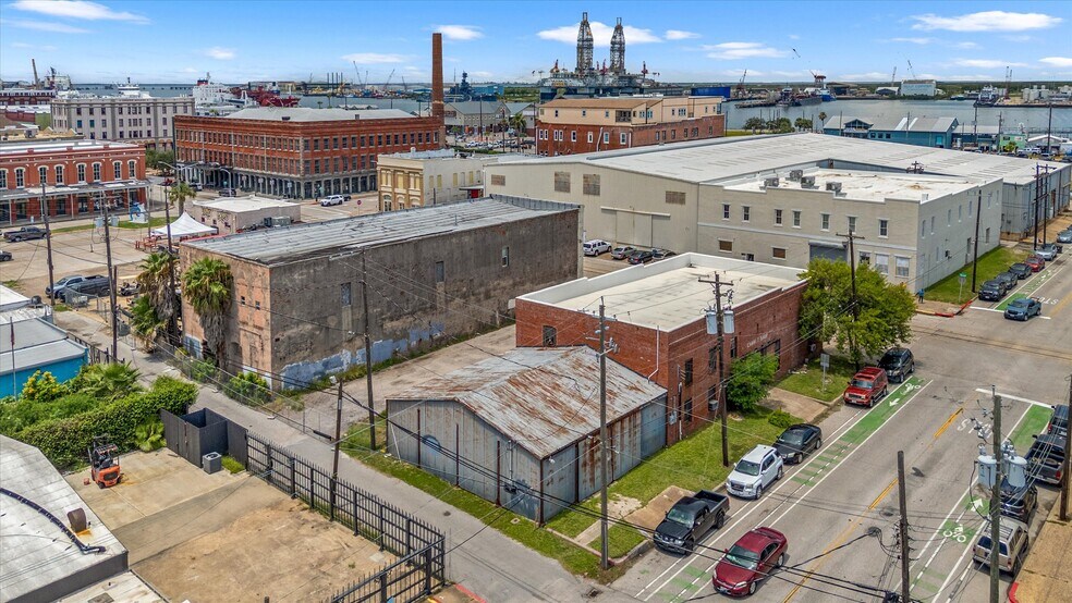 More Photos Of 1901 Strand St, Galveston Flex For Sale