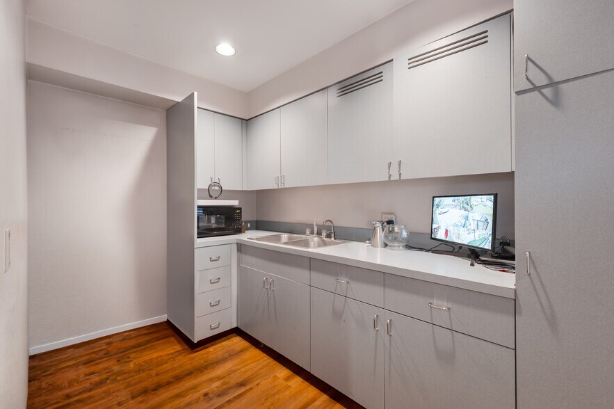More Photos Of 635 W Foothill Blvd, Monrovia Loft Creative Space For Sale