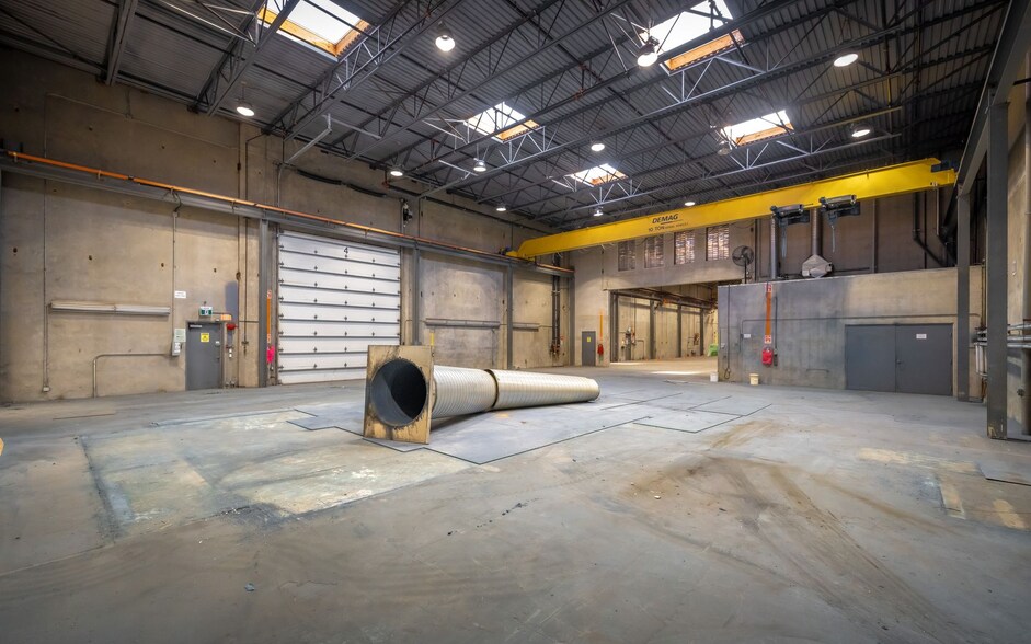 More Photos Of 5465 Production Blvd, Surrey Service For Lease