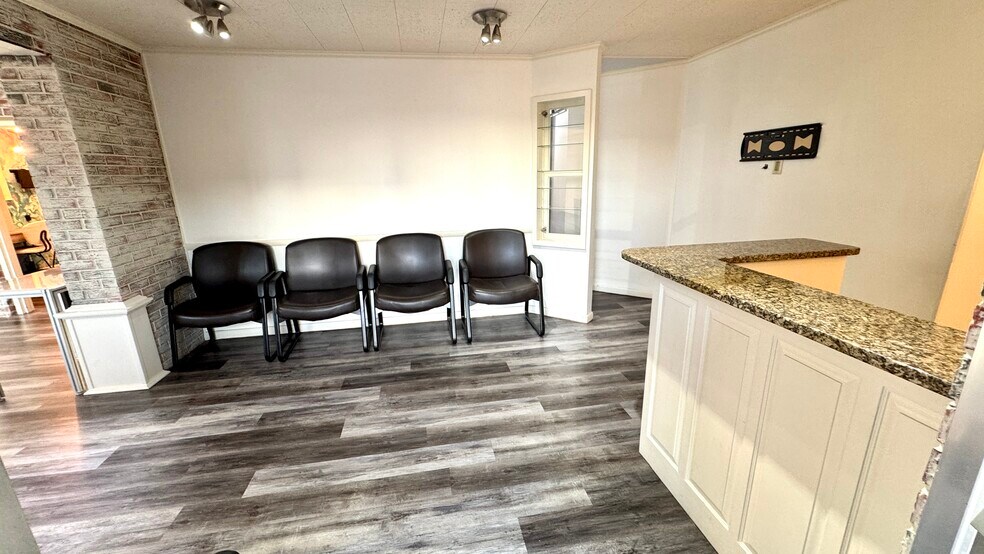 More Photos Of 211 N 5th St, Mcalester Office For Lease