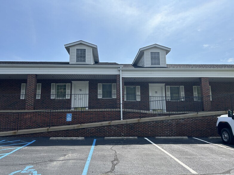 Primary Photo Of 644-650 S Walker St, Bloomington Medical For Lease