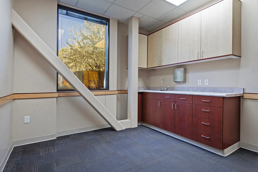 More Photos Of 320 W River Park Dr, Provo Medical For Sale