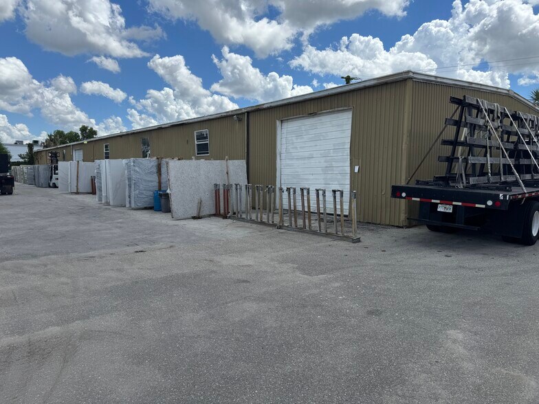 More Photos Of 4605 Fowler St, Fort Myers Warehouse For Lease