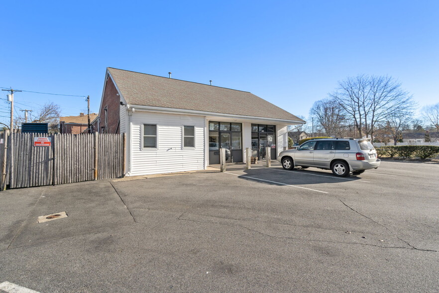 More Photos Of 655 Saw Mill Brook Pky, Newton General Retail For Sale