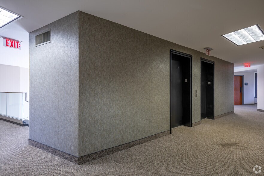 More Photos Of 10401 Linn Station Rd, Louisville Office For Lease