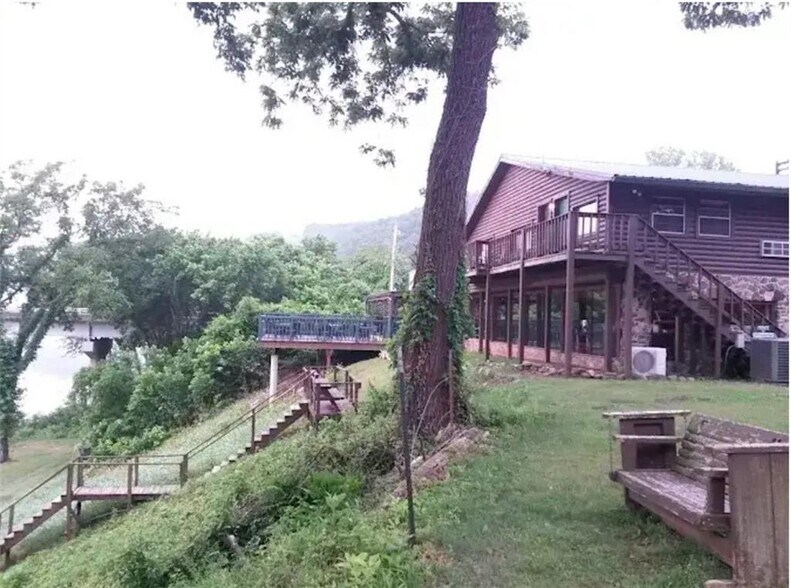 More Photos Of 23080 AR-5, Mountain View Specialty For Sale