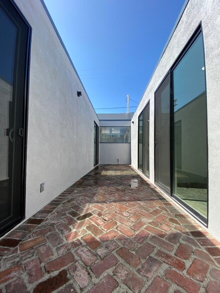 More Photos Of 805 S Gaffey St, San Pedro Loft Creative Space For Sale