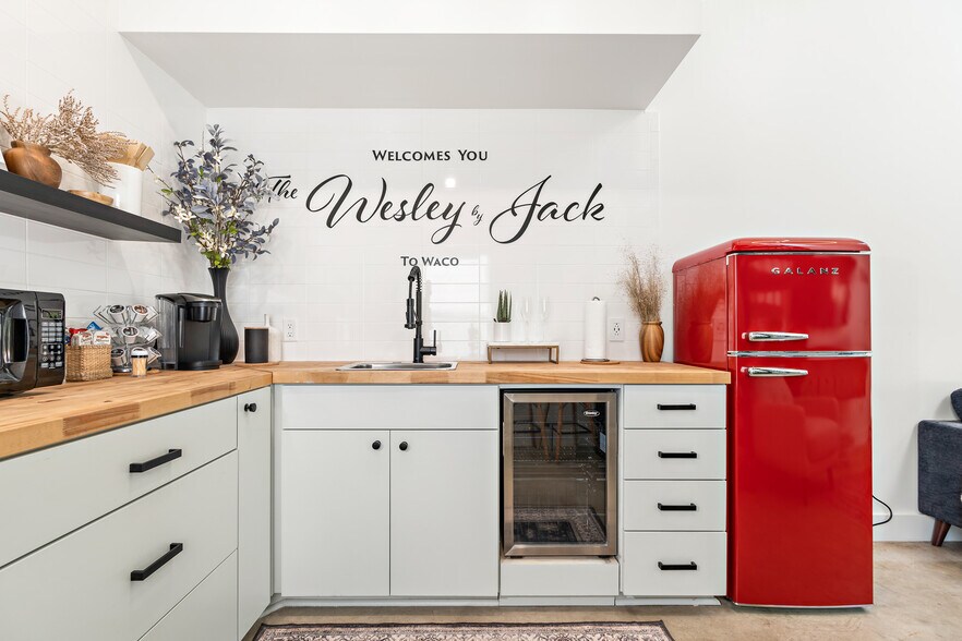 More Photos Of 511 S 10th St, Waco Specialty For Sale