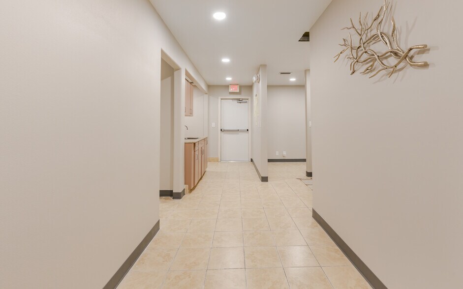 More Photos Of 12734 Kenwood Ln, Fort Myers Medical For Lease