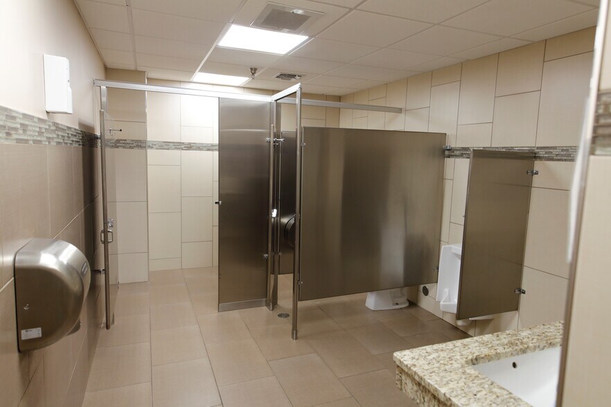 More Photos Of 9800 N Lamar Blvd, Austin Office For Lease