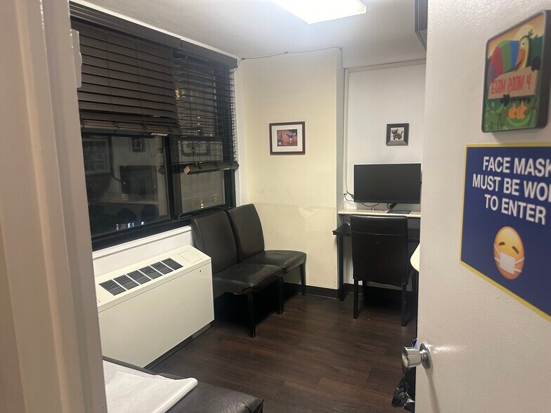 More Photos Of 330 W 58th St, New York Apartments For Lease