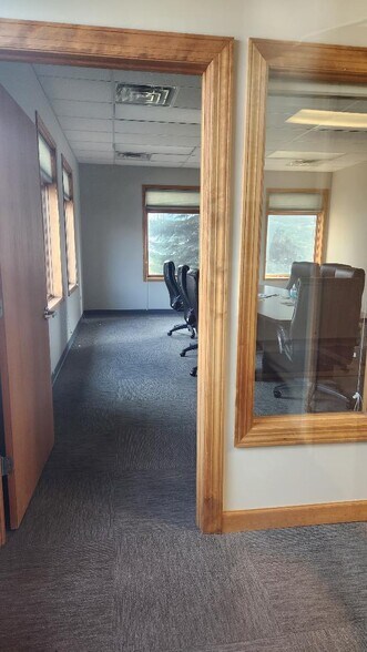 More Photos Of 1880-1888 E Fabyan Pky, Batavia Light Manufacturing For Lease