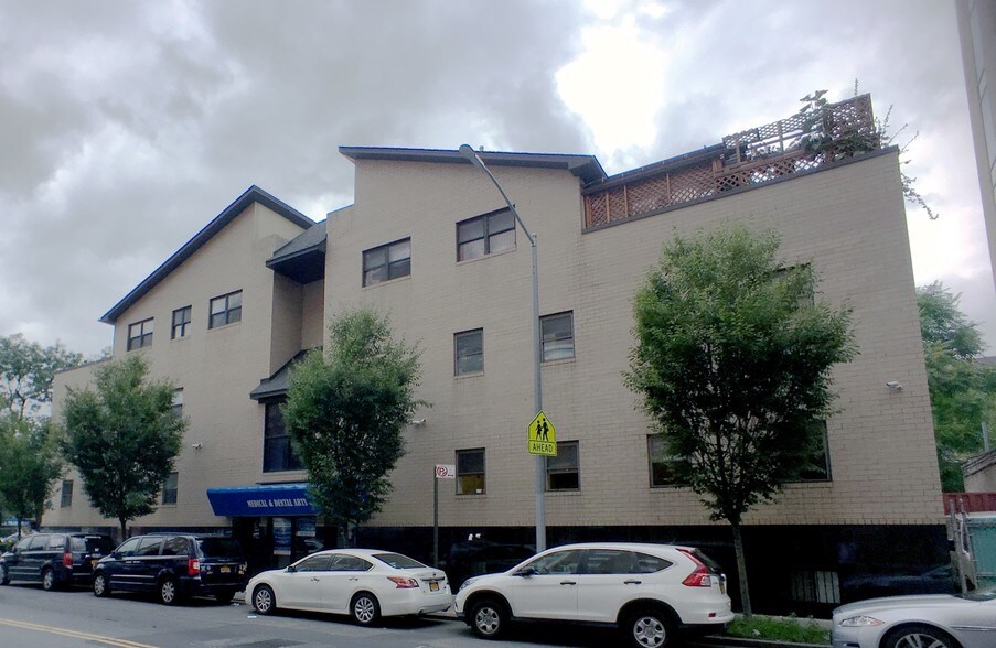 More Photos Of 749 Ocean Pky, Brooklyn Medical For Lease