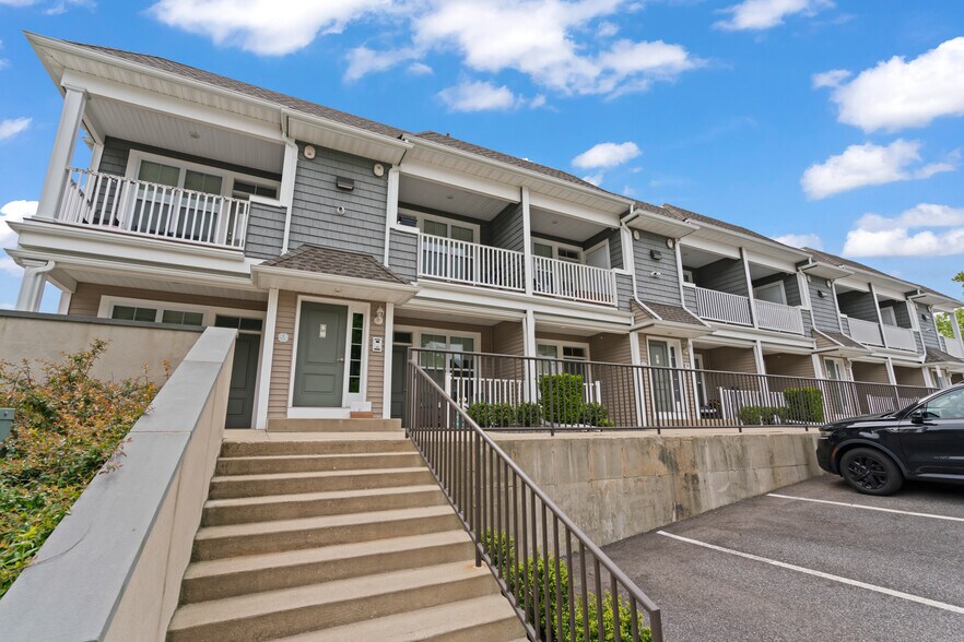 More Photos Of 1046 New York Ave, Huntington Station Apartments For Sale