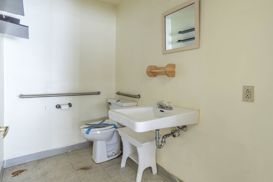 More Photos Of 43748/43752 NY-12 Rt, Alexandria Bay Freestanding For Sale