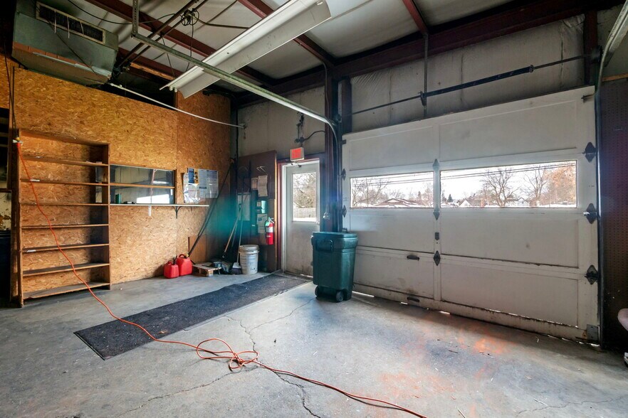 More Photos Of 690 S Lapeer Rd, Oxford Warehouse For Sale