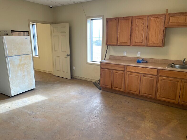 More Photos Of 2619 FM 3033, Stanton Warehouse For Lease