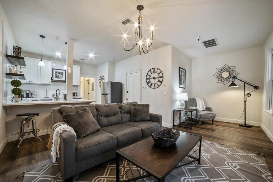 More Photos Of 1106 G St, Sacramento Multifamily For Sale