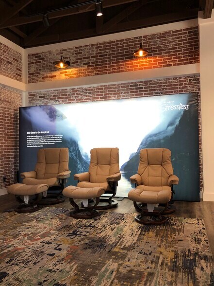 More Photos Of 29 Eglin Pky SE, Fort Walton Beach Freestanding For Sale