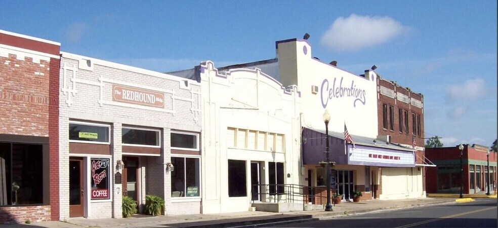 Primary Photo Of 108 109 N 3rd st, Leesville Sports And Entertainment For Sale