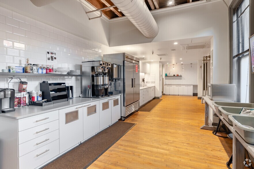 More Photos Of 1601 17th St, Denver Office For Sale