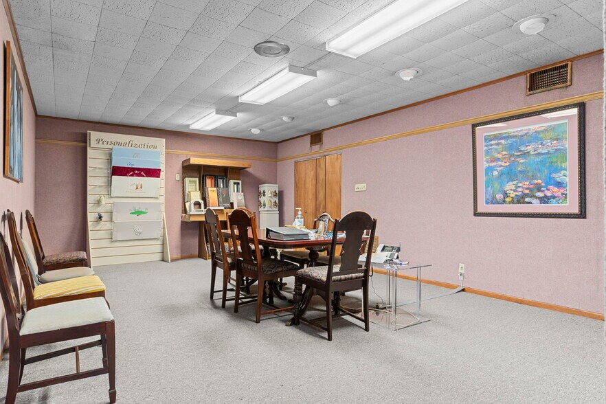 More Photos Of 403 W Sterling St, Baytown Funeral Home For Sale