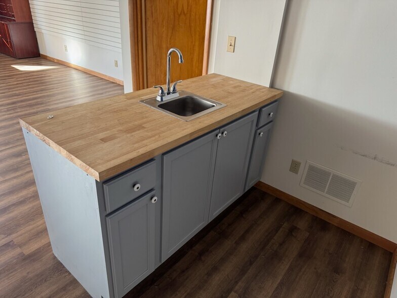 More Photos Of 753 Rowley Rd, Victor Warehouse For Lease