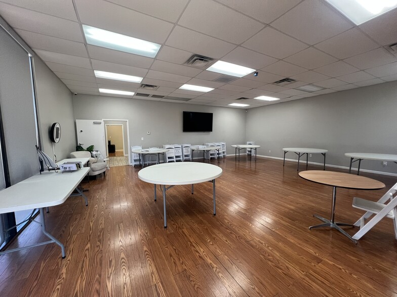 More Photos Of 7430 S 48th St, Phoenix Storefront For Lease