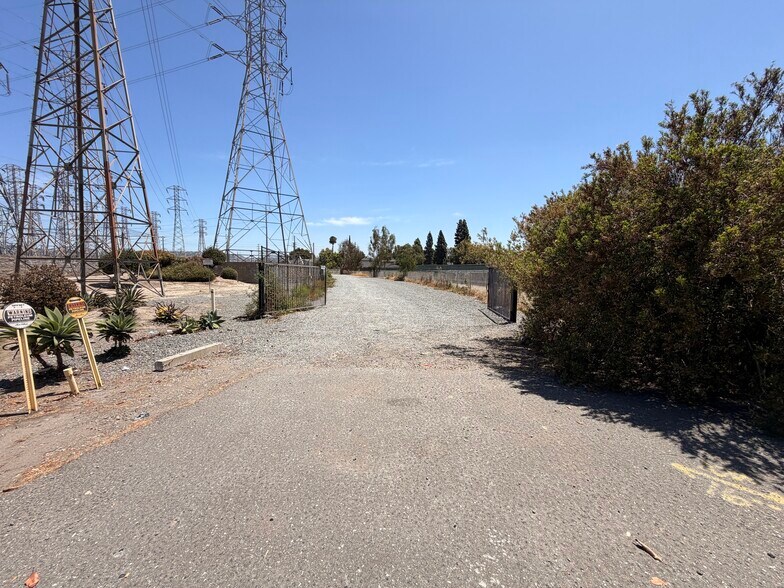 More Photos Of 1543 N Tustin Ave, Orange Land For Lease