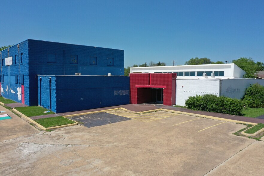 Primary Photo Of 6539 Treetop Ln, Dallas Daycare Center For Sale