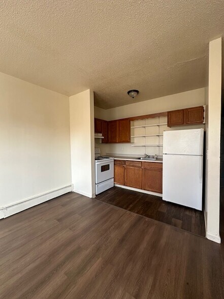 More Photos Of 174 Ashley St, Hartford Apartments For Sale