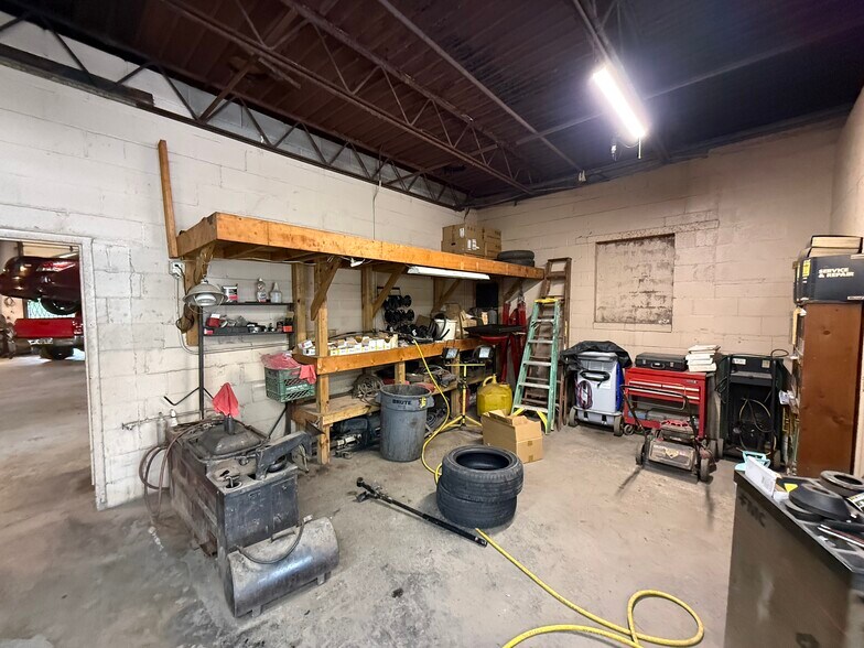More Photos Of 862 Bartlett Rd, Memphis Auto Repair For Sale