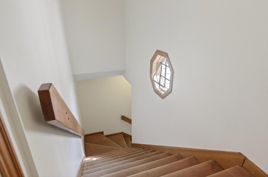 More Photos Of 25 Country Club Rd, Gilford Medical For Sale