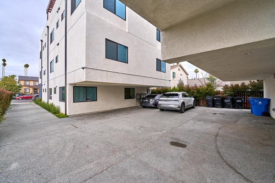 More Photos Of 550 W 47th St, Los Angeles Apartments For Sale