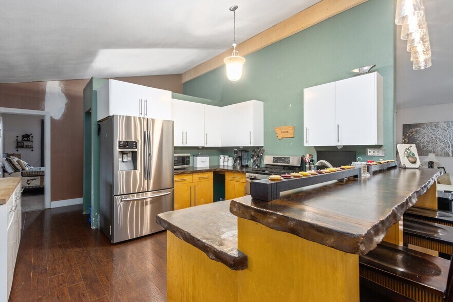 More Photos Of 1419 Old Hardin Rd, Billings Flex For Sale