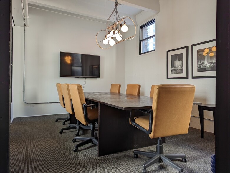 More Photos Of 321 S Jefferson St, Chicago Storefront Retail Office For Lease