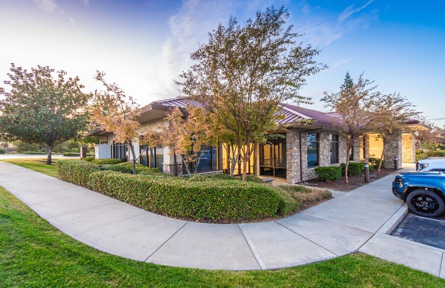 More Photos Of 945 Orchard Creek Ln, Lincoln Medical For Sale