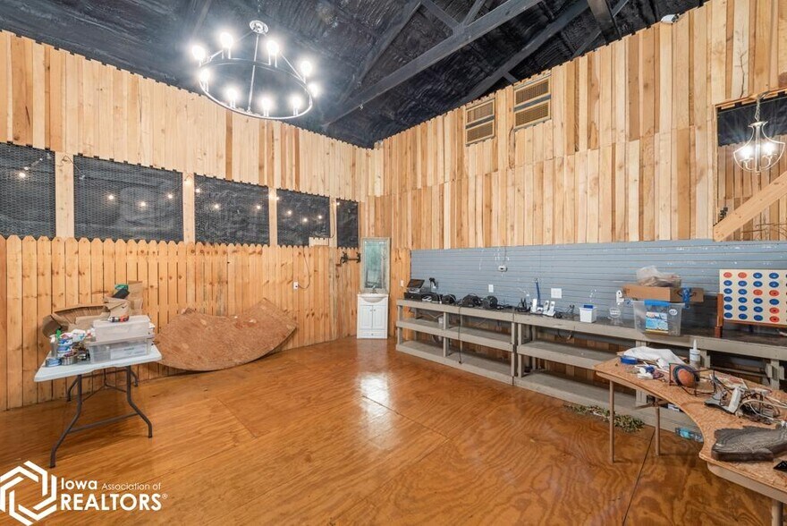 More Photos Of 110 E Union St, Unionville Restaurant For Sale