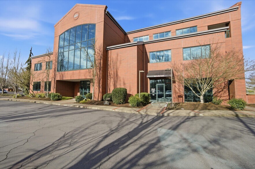 More Photos Of 680 Hawthorne Ave SE, Salem Office For Sale