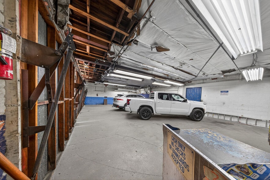 More Photos Of 959 Gower St, Los Angeles Auto Repair For Lease