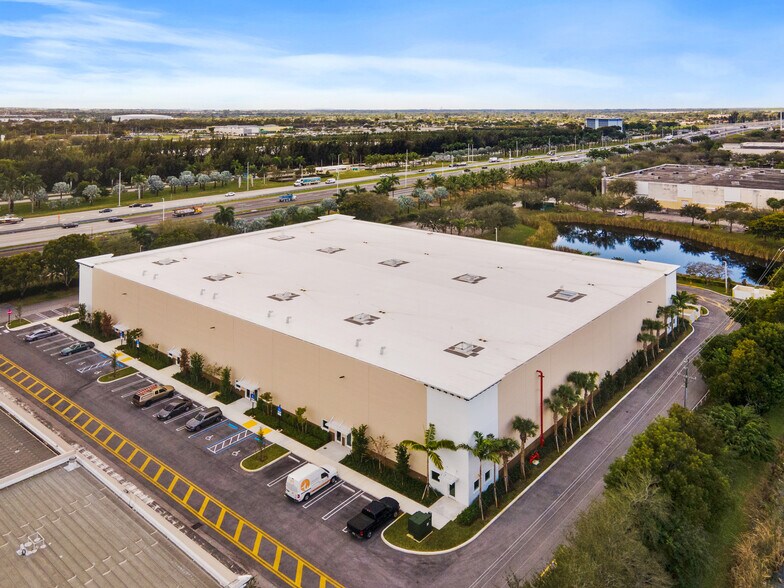More Photos Of 7481 Riviera Blvd, Miramar Warehouse For Lease