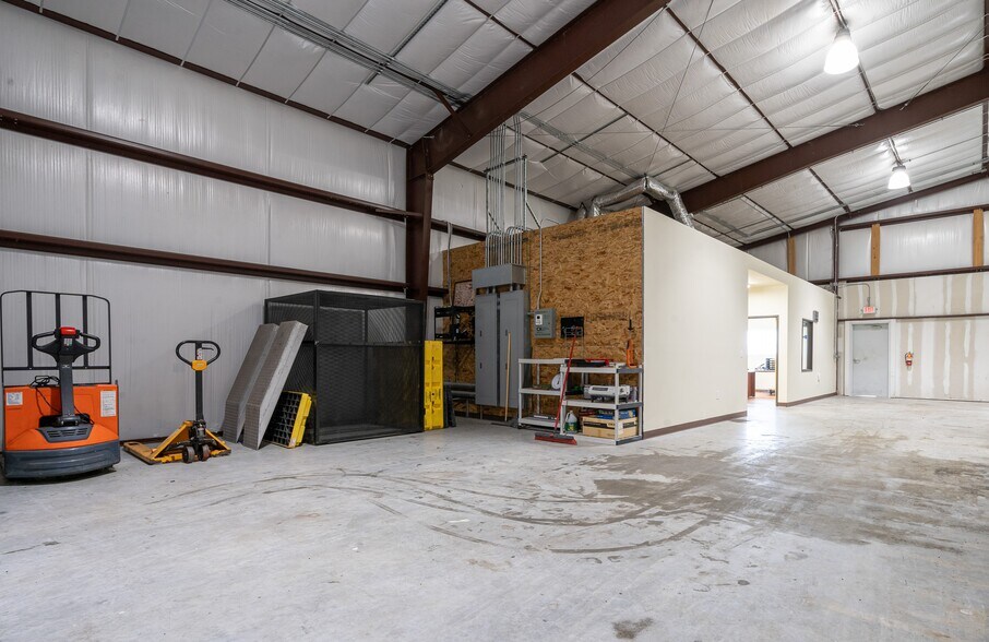 More Photos Of 113 Bufkin Ln, Lockhart Refrigeration Cold Storage For Lease