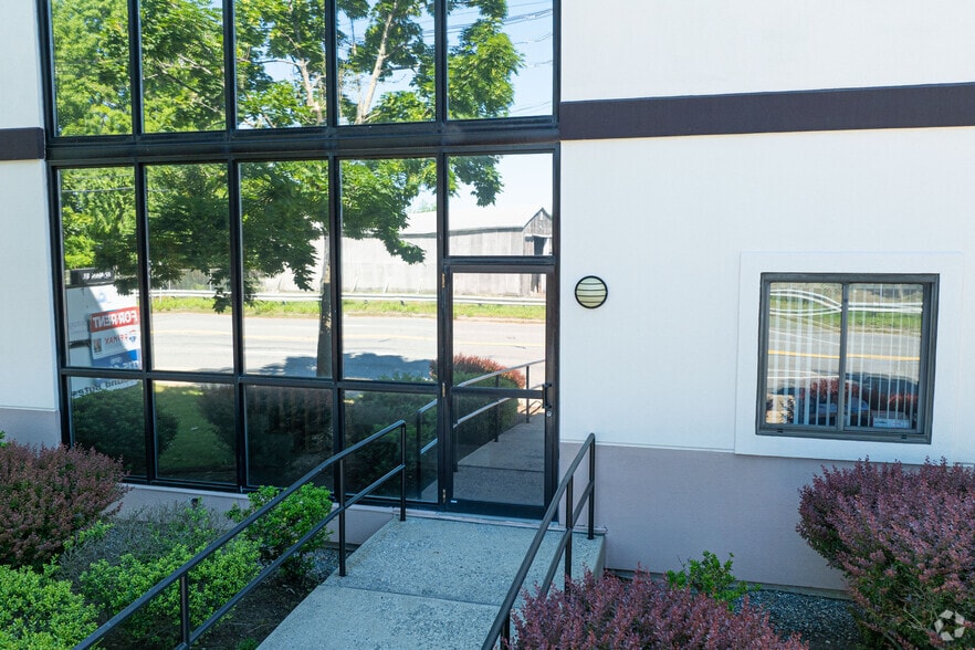 More Photos Of 87 Main St, North Reading Light Manufacturing For Sale