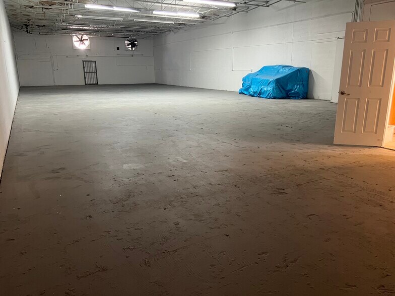 More Photos Of 683 W 26th St, Hialeah Service For Sale